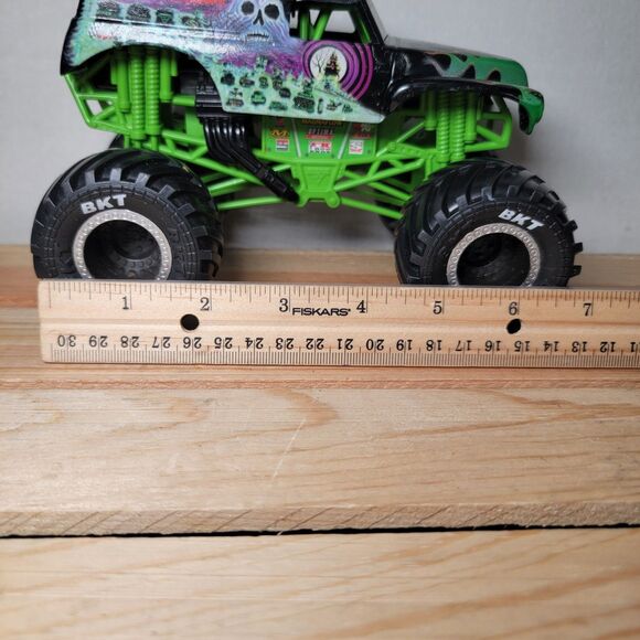 Grave Digger Monster Truck 5" X 7" - Picture 10 of 10